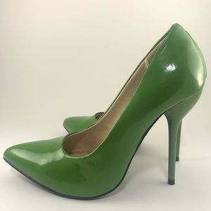 FRH green high heels / pumps. US size 5.5